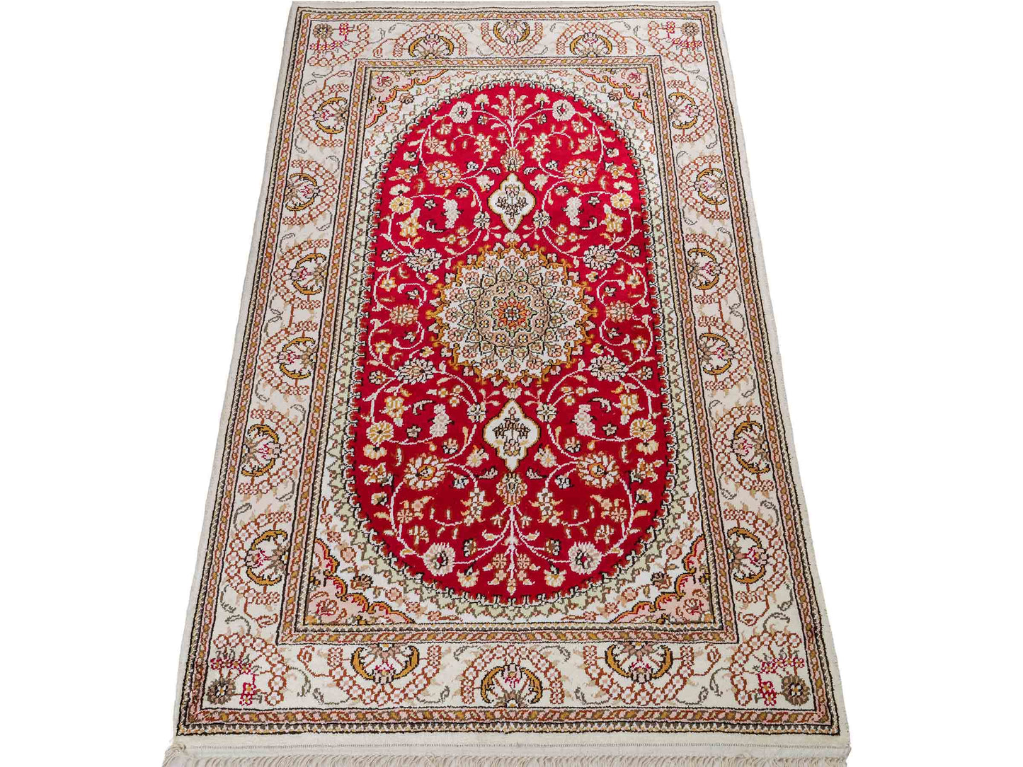 Feiner, handgeknüpfter, chinesischer Orientteppich mit Nain Design aus Kunstseide, rot, weiß, creme. 120x78 cm. Verkauf durch Jupiter Intl.