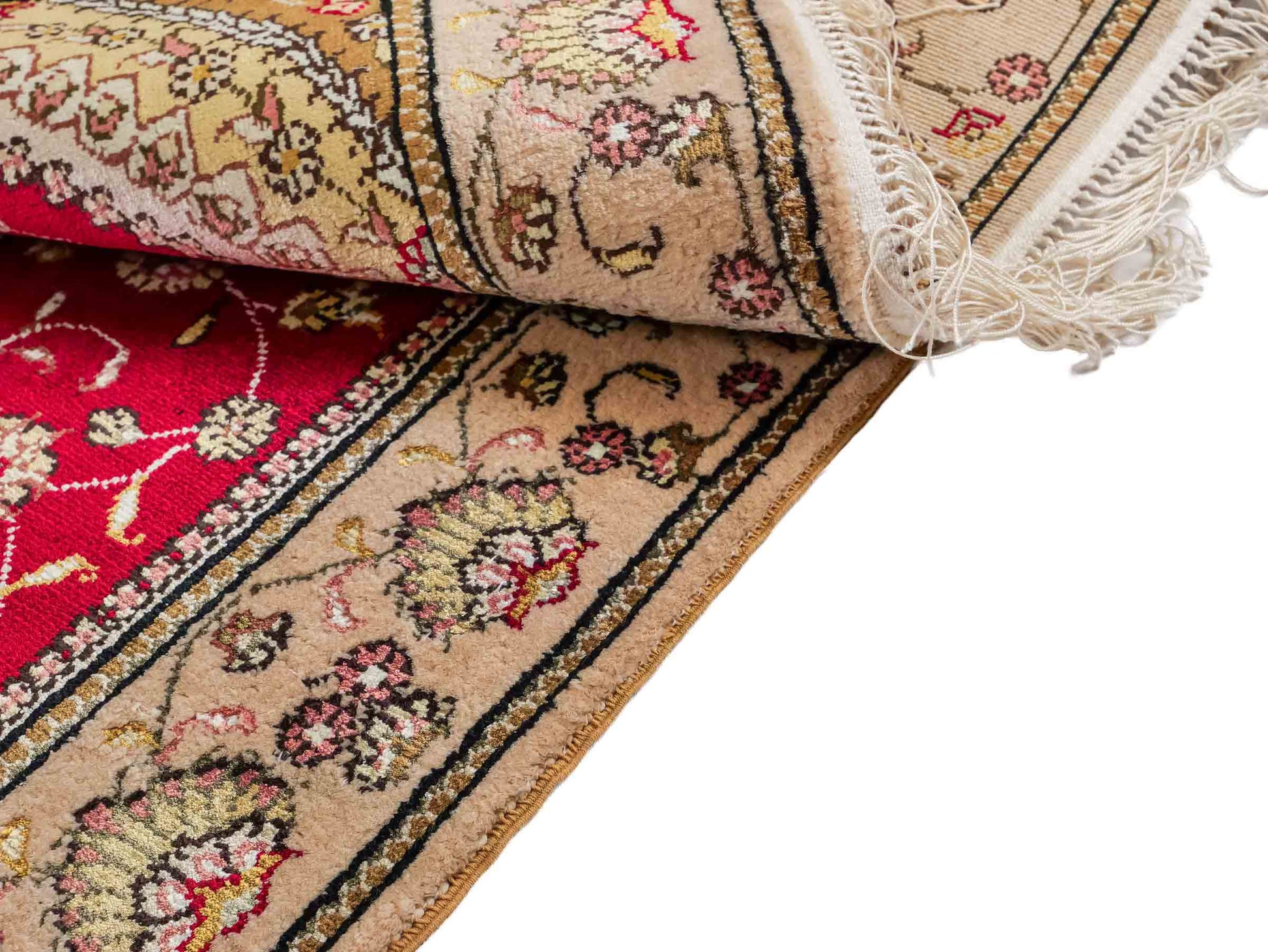 Feiner, handgeknüpfter, chinesischer Orientteppich mit Nain Design aus Kunstseide, rot, beige, gold, creme. 121x78 cm. Verkauf durch Jupiter Intl.