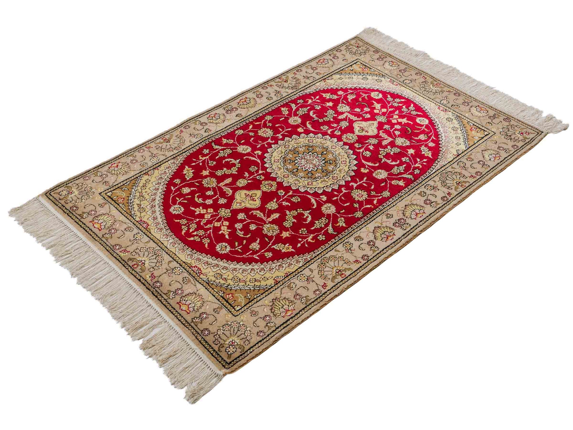 Feiner, handgeknüpfter, chinesischer Orientteppich mit Nain Design aus Kunstseide, rot, beige, gold, creme. 121x78 cm. Verkauf durch Jupiter Intl.