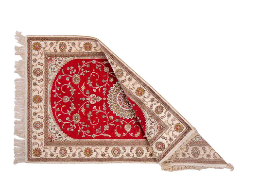 Feiner, handgeknüpfter, chinesischer Nain Orientteppich aus Kunstseide, rot, creme, weiß. 122x76 cm. Verkauf durch Jupiter Intl.