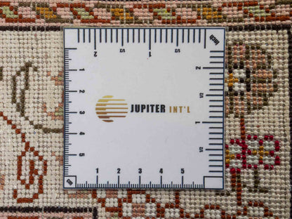 Feiner, handgeknüpfter, chinesischer Orientteppich mit Nain Design aus Kunstseide, rot, weiß, creme. 122x81 cm. Verkauf durch Jupiter Intl.