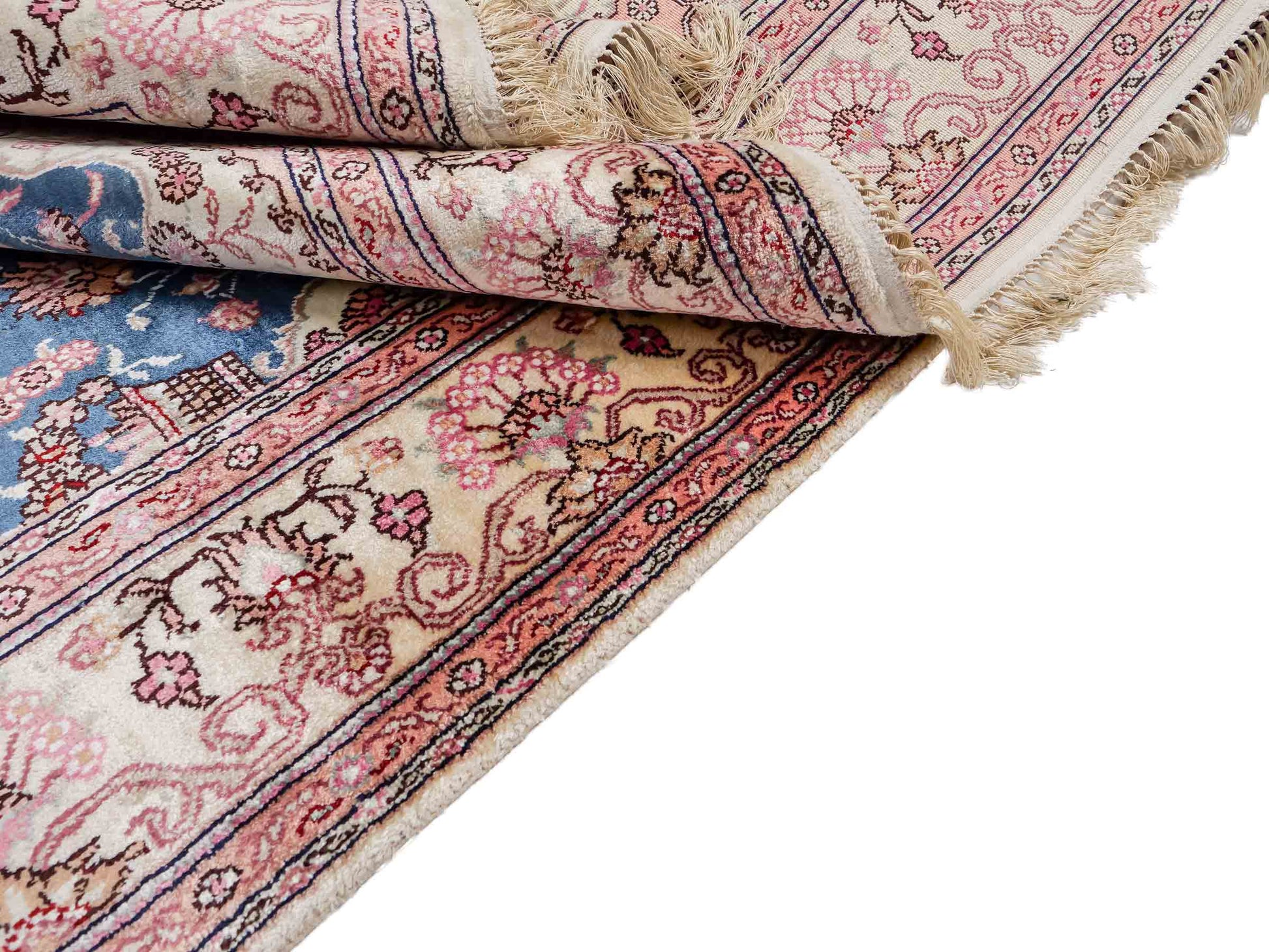 Feiner, handgeknüpfter, chinesischer Orientteppich mit Nain Design aus Kunstseide, blau, rosa, weiß. 192x123 cm. Verkauf durch Jupiter Intl.