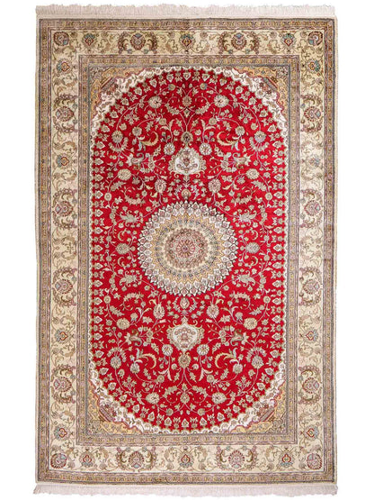 Feiner, handgeknüpfter, chinesischer Orientteppich mit Nain Design aus Kunstseide, rot, creme. 240x153 cm. Verkauf durch Jupiter Intl.