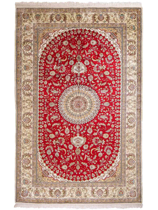 Feiner, handgeknüpfter, chinesischer Orientteppich mit Nain Design aus Kunstseide, rot, creme. 240x153 cm. Verkauf durch Jupiter Intl.