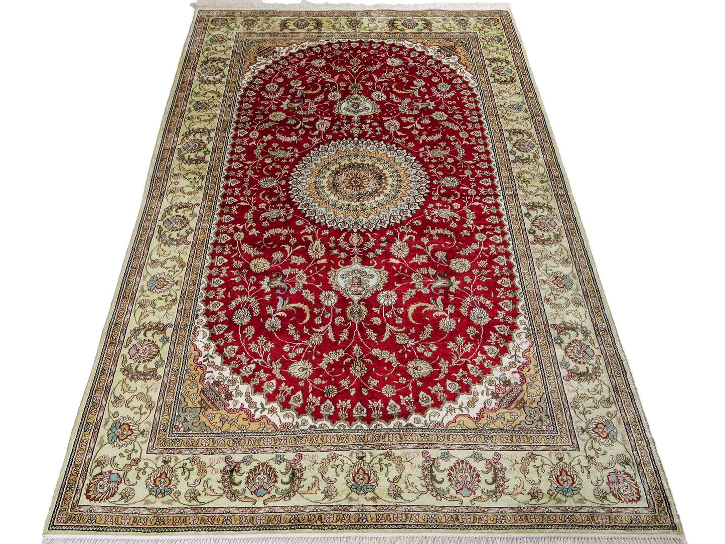 Feiner, handgeknüpfter, chinesischer Orientteppich mit Nain Design aus Kunstseide, rot, creme. 240x153 cm. Verkauf durch Jupiter Intl.