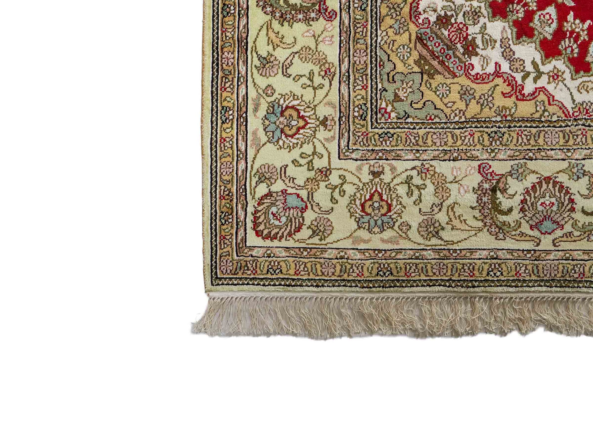 Feiner, handgeknüpfter, chinesischer Orientteppich mit Nain Design aus Kunstseide, rot, creme. 240x153 cm. Verkauf durch Jupiter Intl.