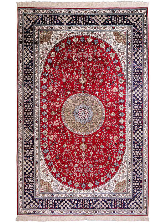 Feiner, handgeknüpfter, chinesischer Orientteppich mit Nain Design aus Kunstseide, rot, blau, creme. 246x152 cm. Verkauf durch Jupiter Intl.