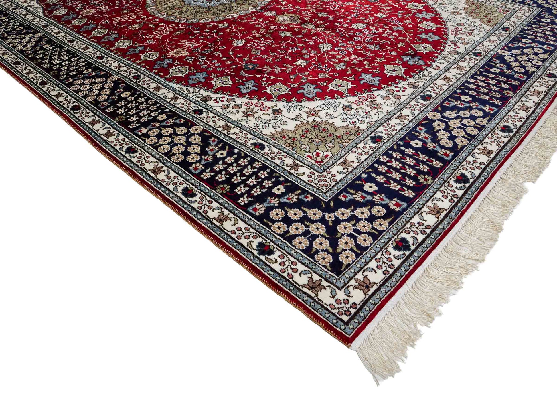 Feiner, handgeknüpfter, chinesischer Orientteppich mit Nain Design aus Kunstseide, rot, blau, creme. 246x152 cm. Verkauf durch Jupiter Intl.