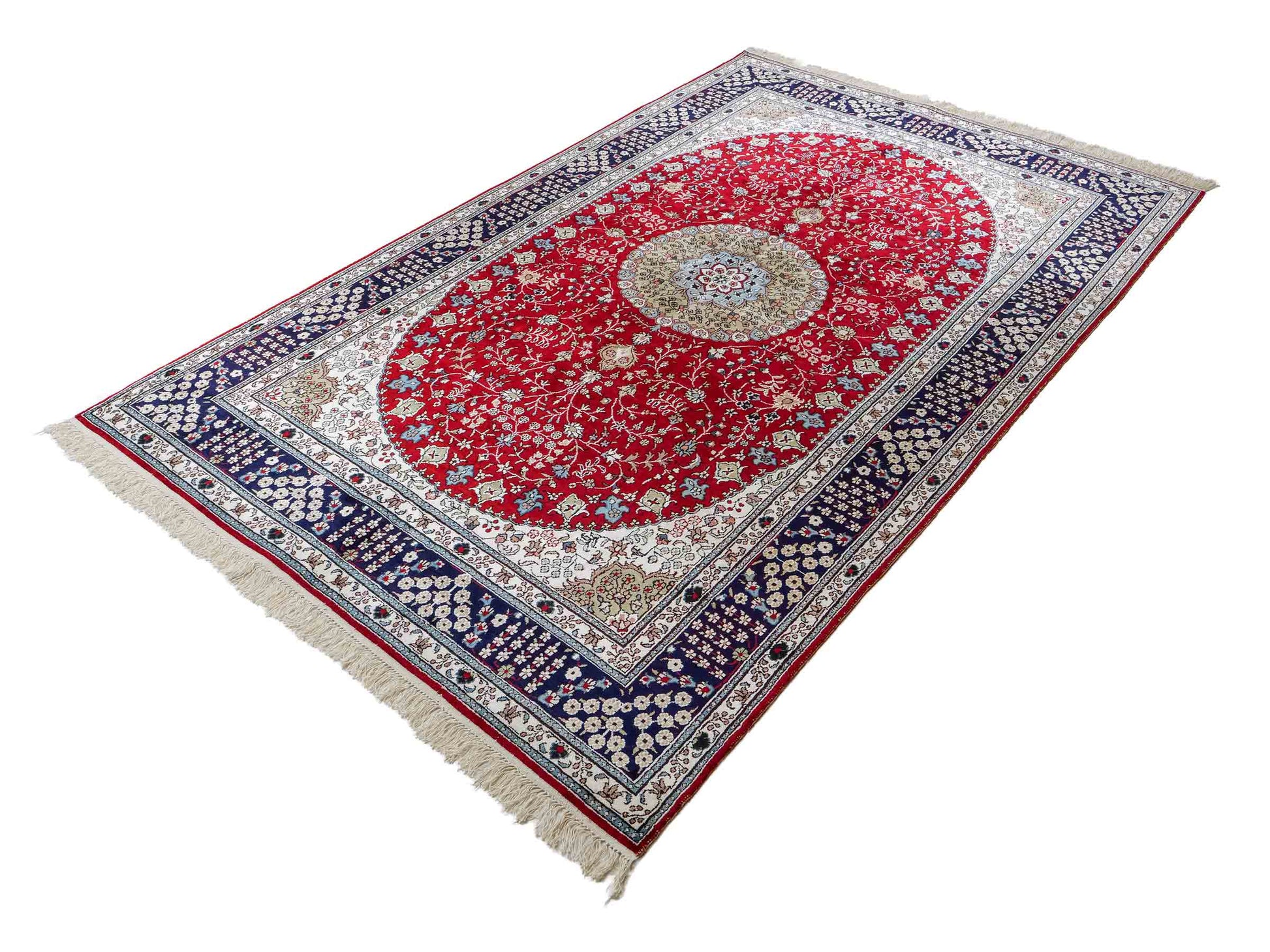 Feiner, handgeknüpfter, chinesischer Orientteppich mit Nain Design aus Kunstseide, rot, blau, creme. 246x152 cm. Verkauf durch Jupiter Intl.