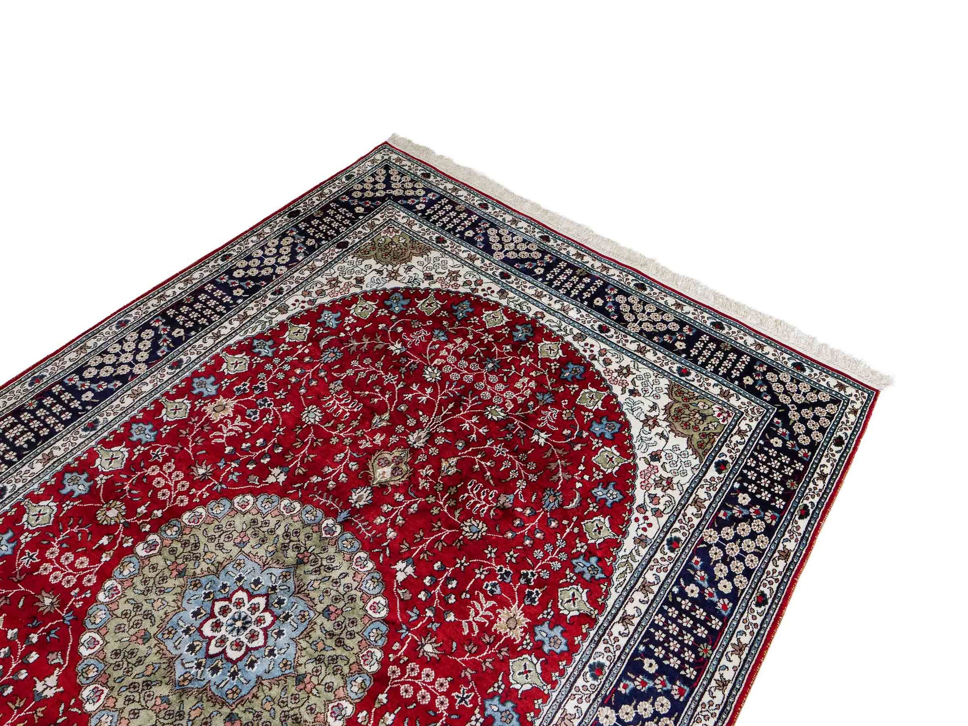 Feiner, handgeknüpfter, chinesischer Orientteppich mit Nain Design aus Kunstseide, rot, blau, creme. 246x152 cm. Verkauf durch Jupiter Intl.