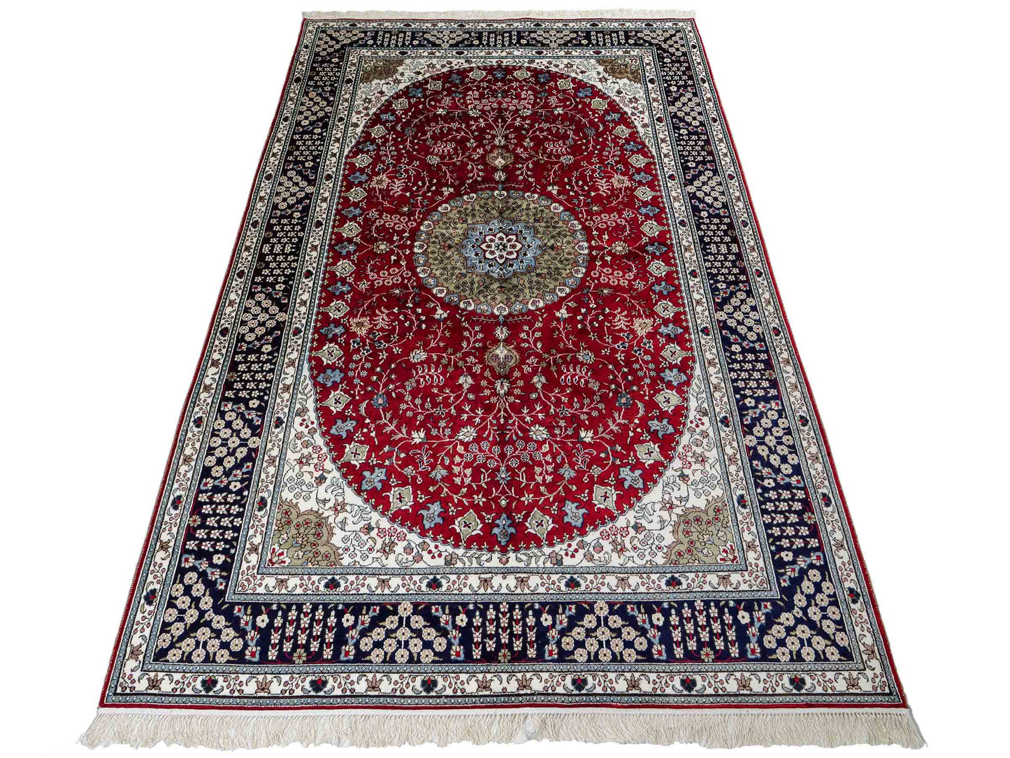 Feiner, handgeknüpfter, chinesischer Orientteppich mit Nain Design aus Kunstseide, rot, blau, creme. 246x152 cm. Verkauf durch Jupiter Intl.
