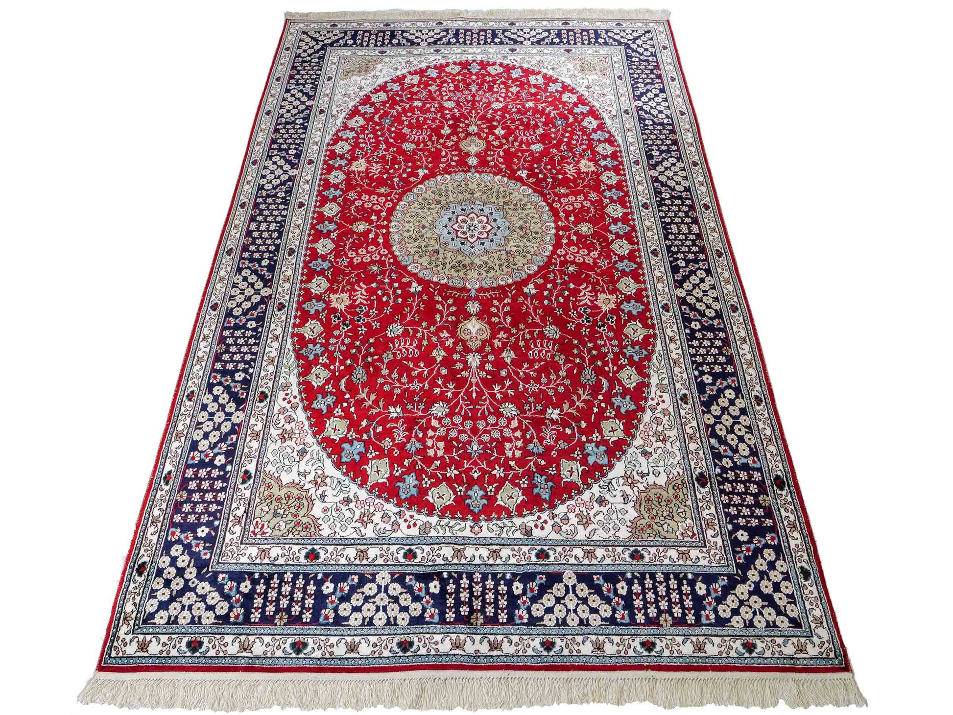 Feiner, handgeknüpfter, chinesischer Orientteppich mit Nain Design aus Kunstseide, rot, blau, creme. 246x152 cm. Verkauf durch Jupiter Intl.