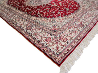 Feiner, handgeknüpfter, chinesischer Orientteppich mit Nain Design aus Kunstseide, rot, weiß, creme. 263x180 cm. Verkauf durch Jupiter Intl.