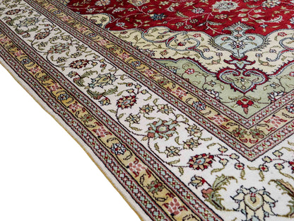 Feiner, handgeknüpfter China Nain Orientteppich aus Kunstseide, rot, weiß. 276x182 cm. Verkauf durch Jupiter Intl.