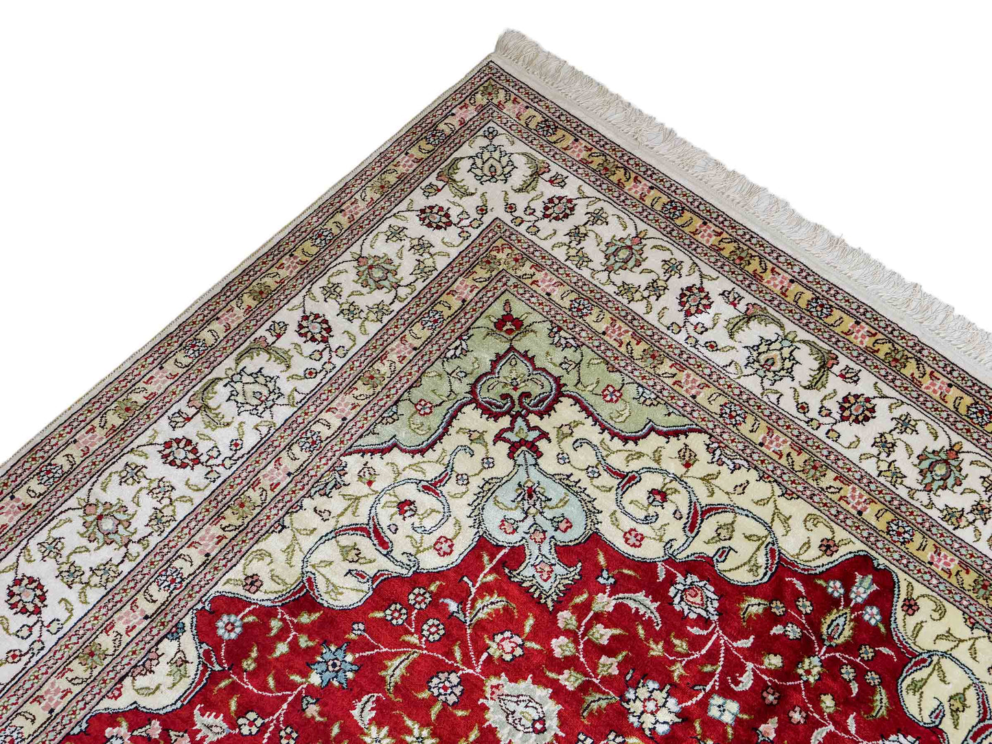 Feiner, handgeknüpfter China Nain Orientteppich aus Kunstseide, rot, weiß. 276x182 cm. Verkauf durch Jupiter Intl.