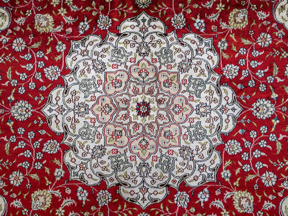 Feiner, handgeknüpfter China Nain Orientteppich aus Kunstseide, rot, weiß. 276x182 cm. Verkauf durch Jupiter Intl.