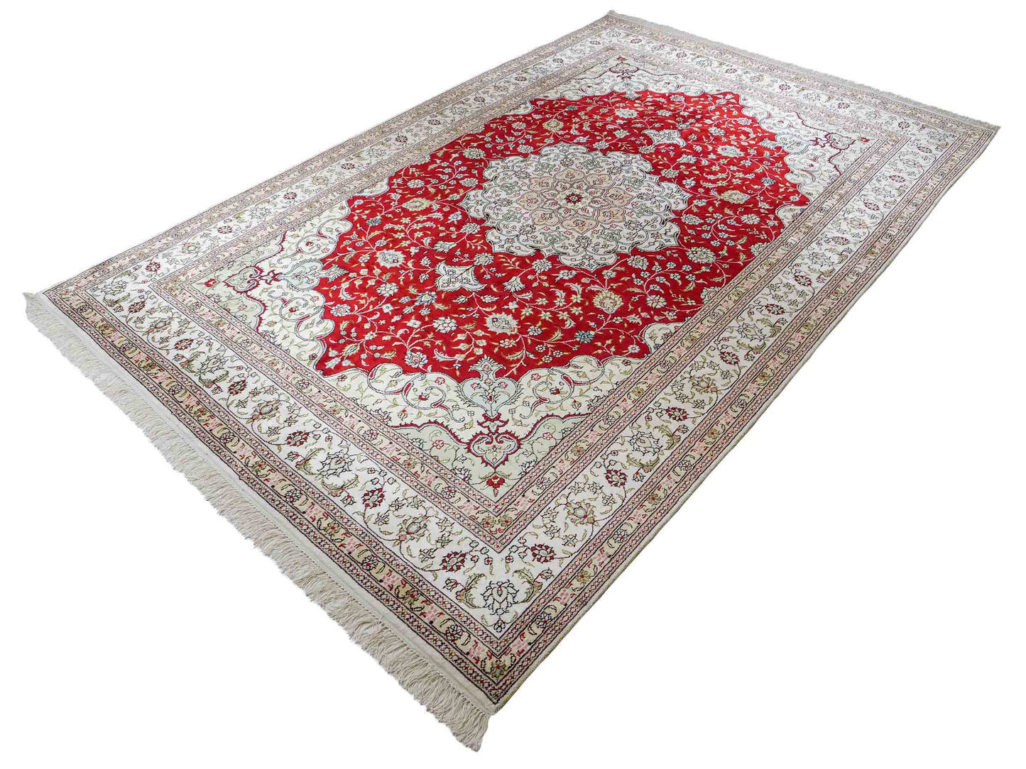 Feiner, handgeknüpfter China Nain Orientteppich aus Kunstseide, rot, weiß. 276x182 cm. Verkauf durch Jupiter Intl.