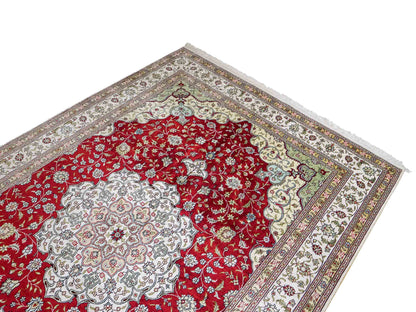 Feiner, handgeknüpfter China Nain Orientteppich aus Kunstseide, rot, weiß. 276x182 cm. Verkauf durch Jupiter Intl.