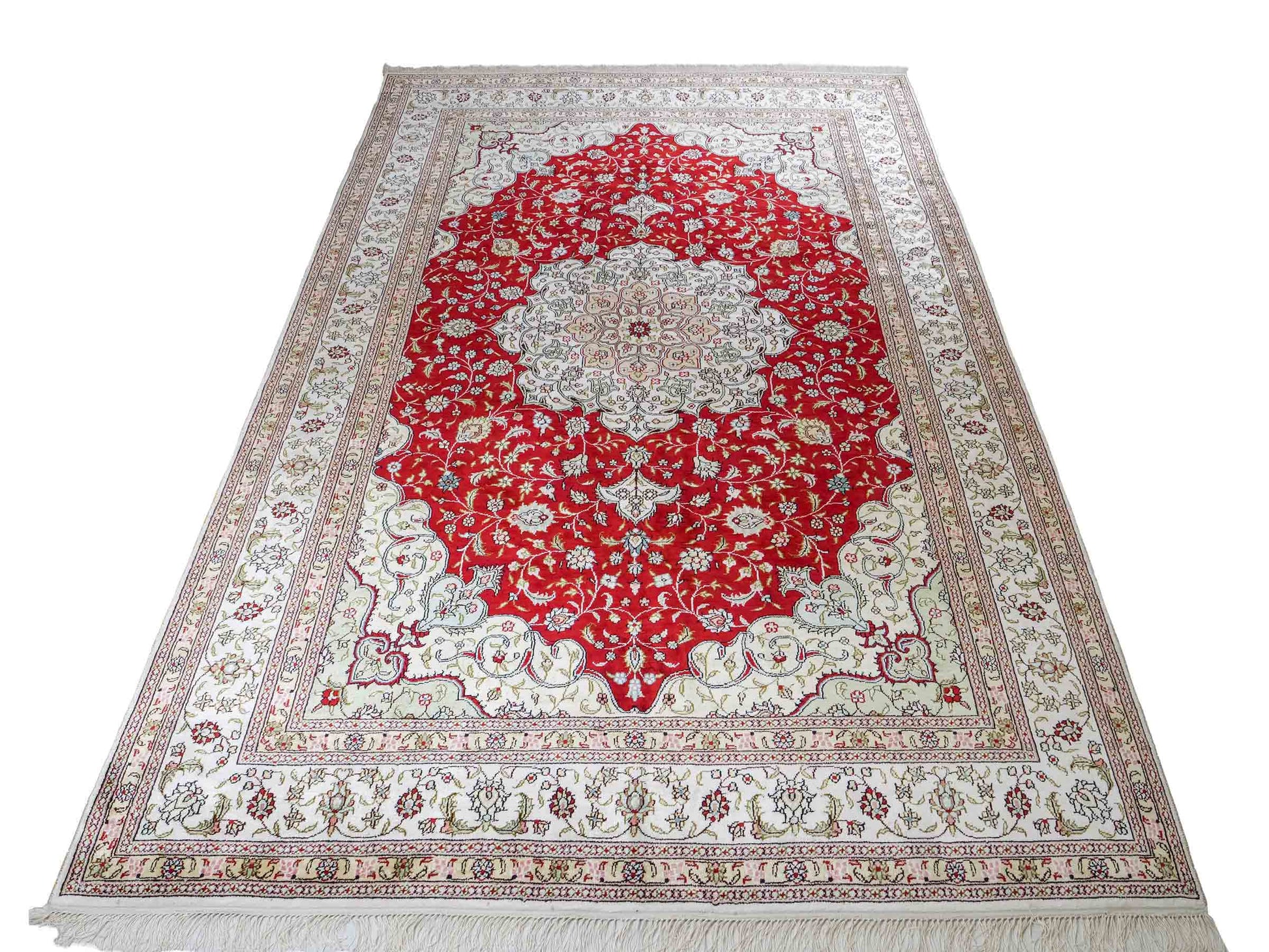 Feiner, handgeknüpfter China Nain Orientteppich aus Kunstseide, rot, weiß. 276x182 cm. Verkauf durch Jupiter Intl.