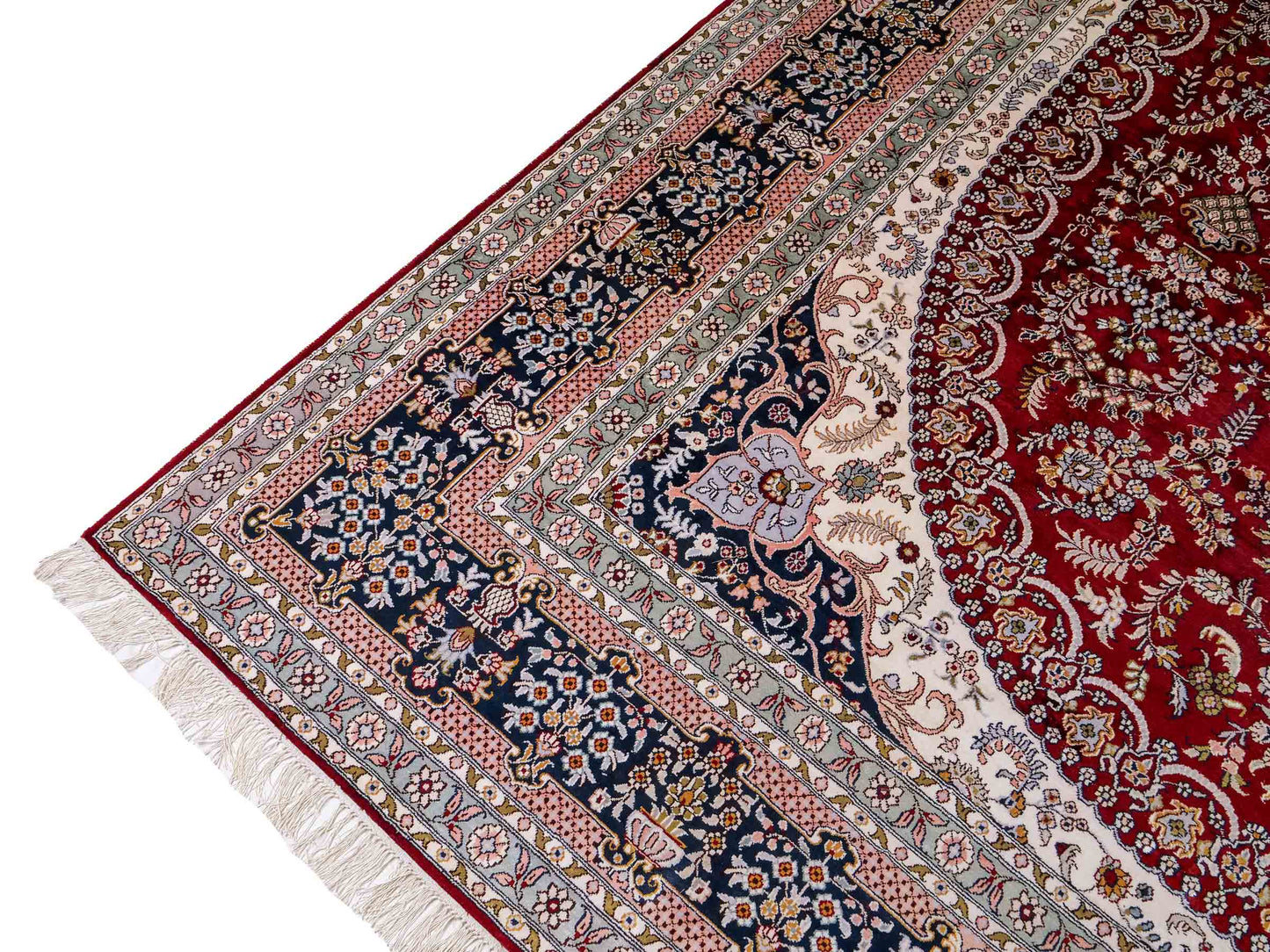 Feiner, handgeknüpfter Art Nain aus Kunstseide. Ursprung China. Größe: 379 x 273 cm. Hauptfarben: Rot, Blau. Vertrieb durch JUPITER Intl.