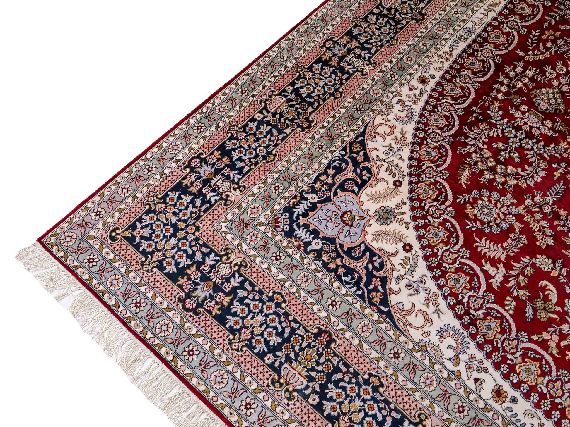 Feiner, handgeknüpfter Art Nain aus Kunstseide. Ursprung China. Größe: 379 x 273 cm. Hauptfarben: Rot, Blau. Vertrieb durch JUPITER Intl.