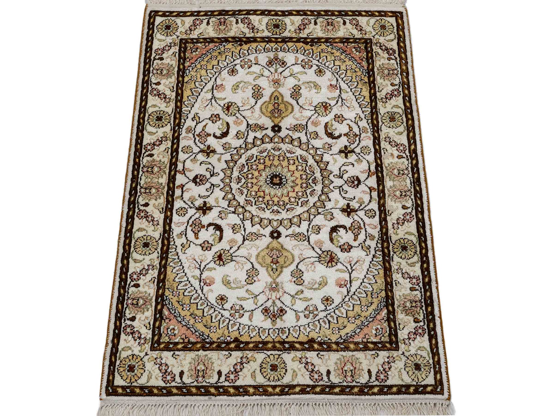 Feiner, handgeknüpfter, chinesischer Orientteppich mit Nain Design aus Kunstseide, weiß, creme, gold. 88x59 cm. Verkauf durch Jupiter Intl.