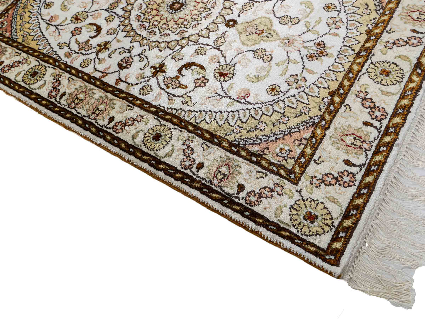 Feiner, handgeknüpfter, chinesischer Orientteppich mit Nain Design aus Kunstseide, weiß, creme, gold. 88x59 cm. Verkauf durch Jupiter Intl.