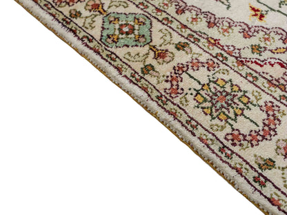 Feiner, handgeknüpfter, chinesischer Orientteppich mit Nain Design aus Kunstseide, creme, weiß. 89x59 cm. Verkauf durch Jupiter Intl.