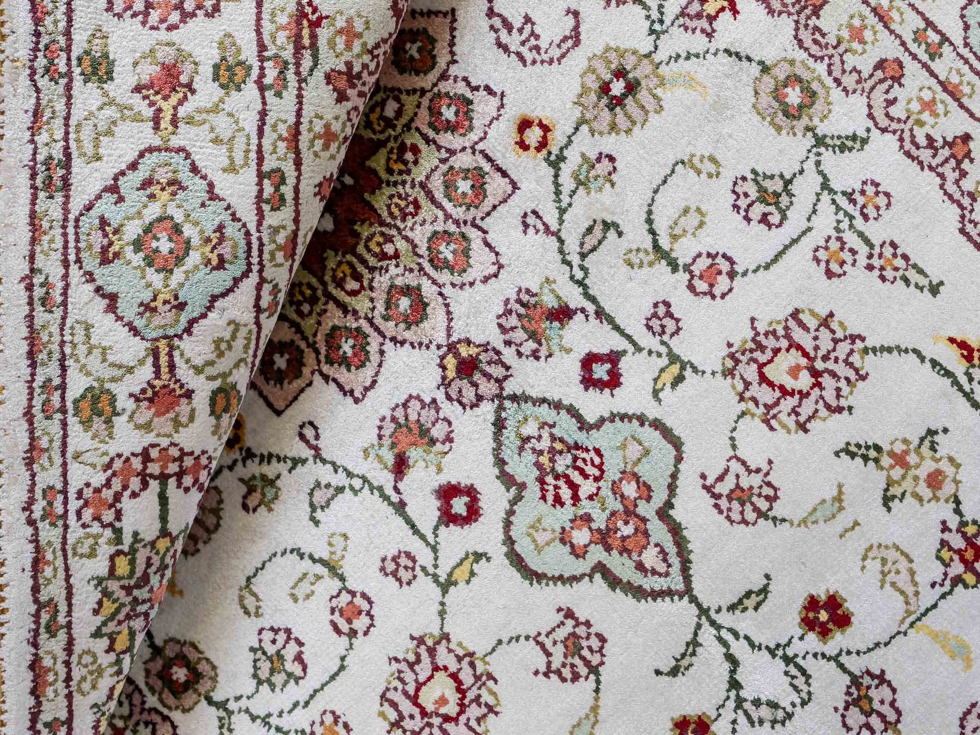 Feiner, handgeknüpfter, chinesischer Orientteppich mit Nain Design aus Kunstseide, creme, weiß. 89x59 cm. Verkauf durch Jupiter Intl.