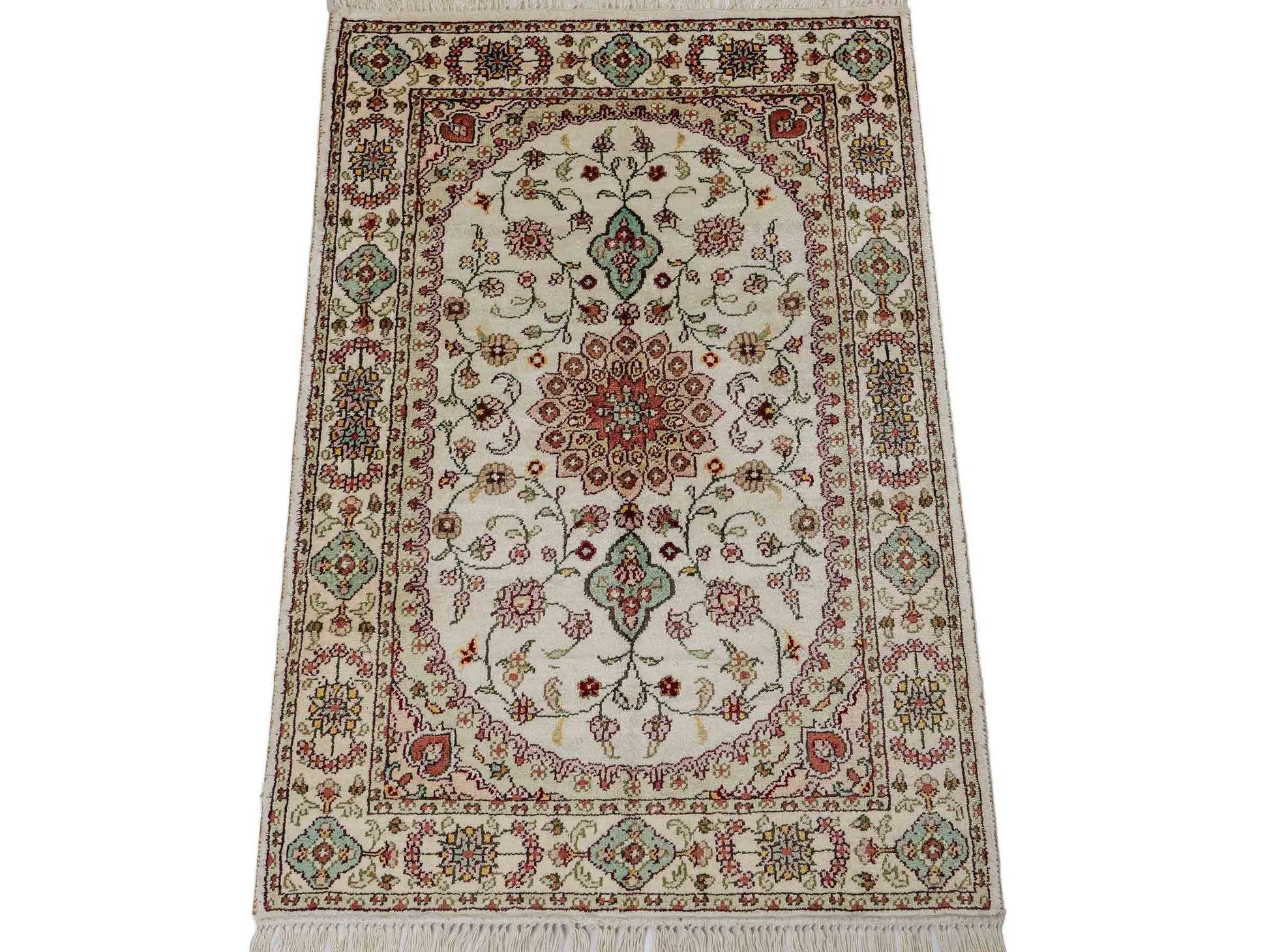 Feiner, handgeknüpfter, chinesischer Orientteppich mit Nain Design aus Kunstseide, creme, weiß. 89x59 cm. Verkauf durch Jupiter Intl.