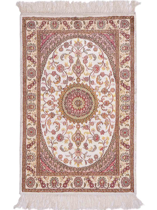 Feiner, handgeknüpfter, chinesischer Orientteppich mit Nain Design aus Kunstseide, weiß, creme. 89x59 cm. Verkauf durch Jupiter Intl.