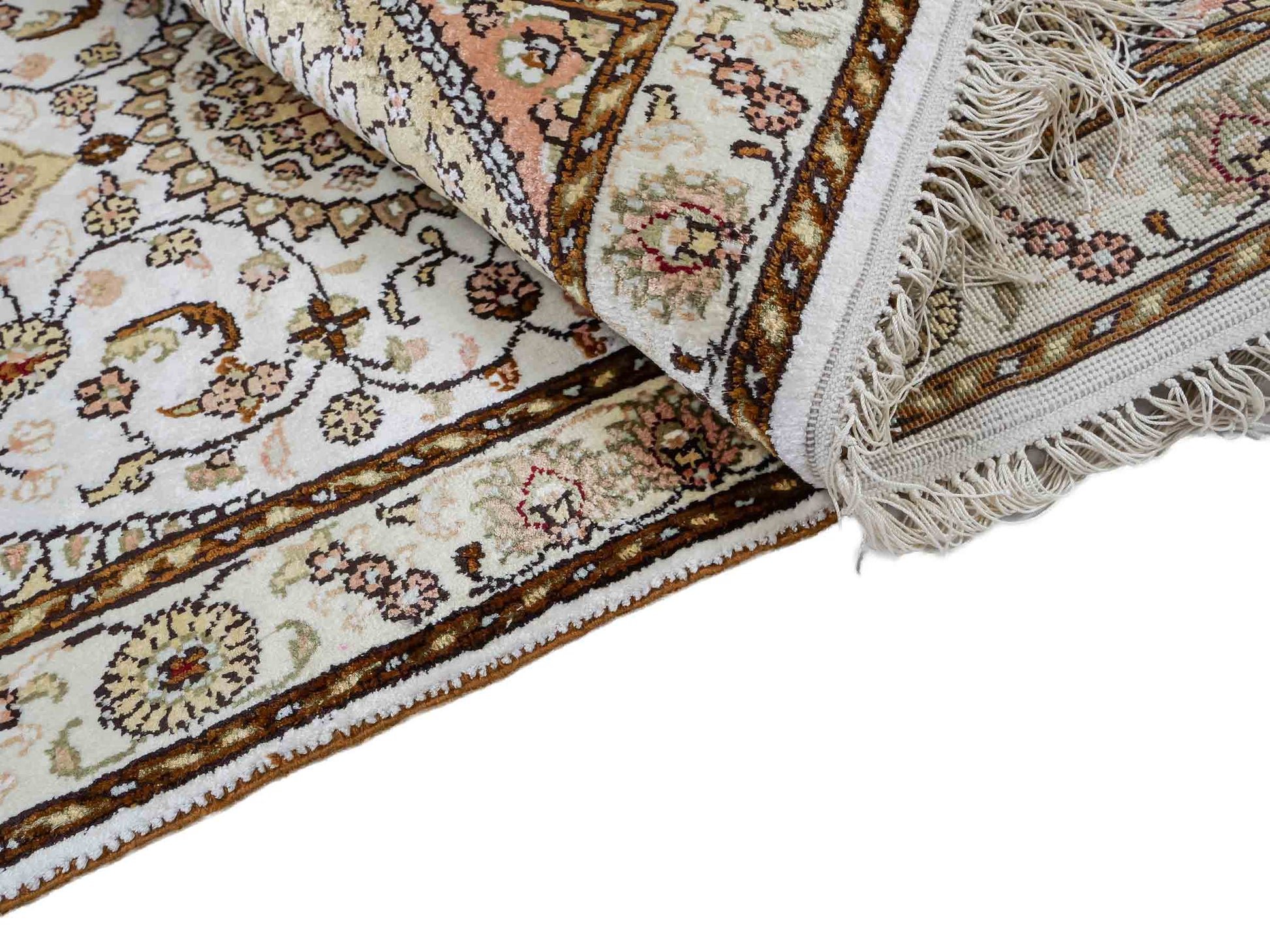 Feiner, handgeknüpfter, chinesischer Orientteppich mit Nain Design aus Kunstseide, weiß, creme, gold. 89x61 cm. Verkauf durch Jupiter Intl.