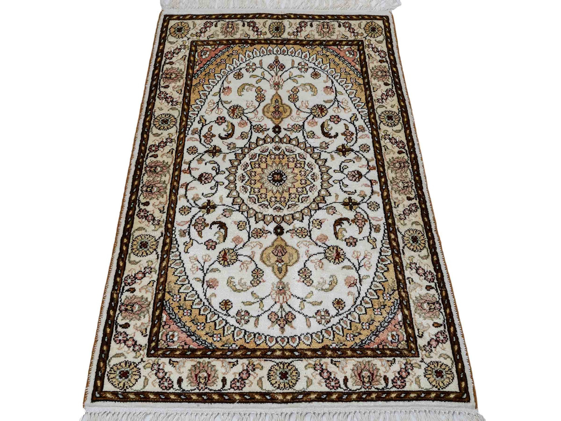 Feiner, handgeknüpfter, chinesischer Orientteppich mit Nain Design aus Kunstseide, weiß, creme, gold. 89x61 cm. Verkauf durch Jupiter Intl.