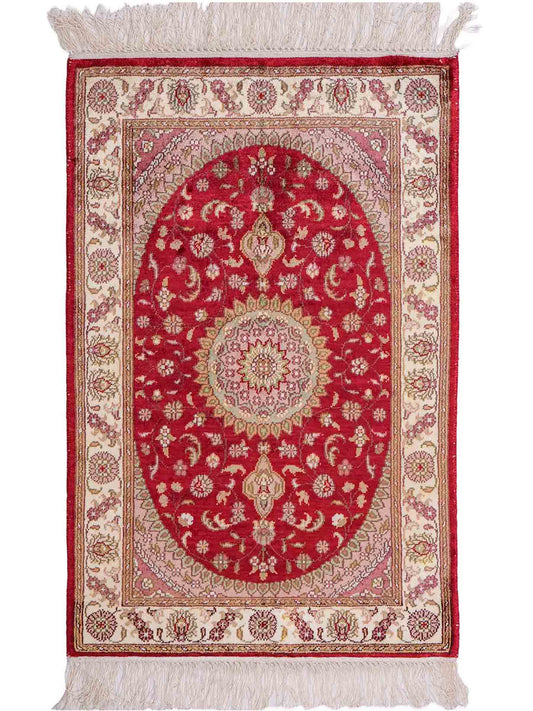 Feiner, handgeknüpfter, chinesischer Orientteppich mit Nain Design aus Kunstseide, rot, creme, weiß. 90x59 cm. Verkauf durch Jupiter Intl.