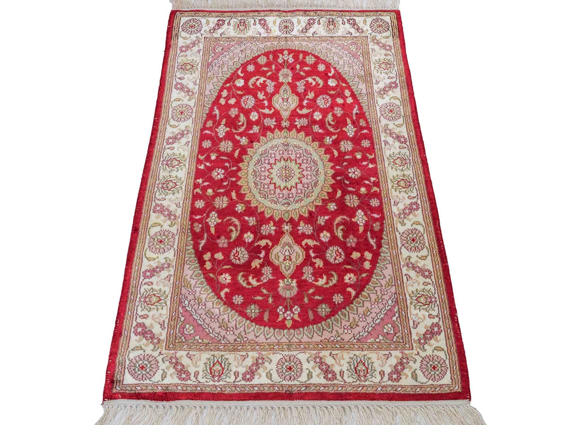 Feiner, handgeknüpfter, chinesischer Orientteppich mit Nain Design aus Kunstseide, rot, creme, weiß. 90x59 cm. Verkauf durch Jupiter Intl.