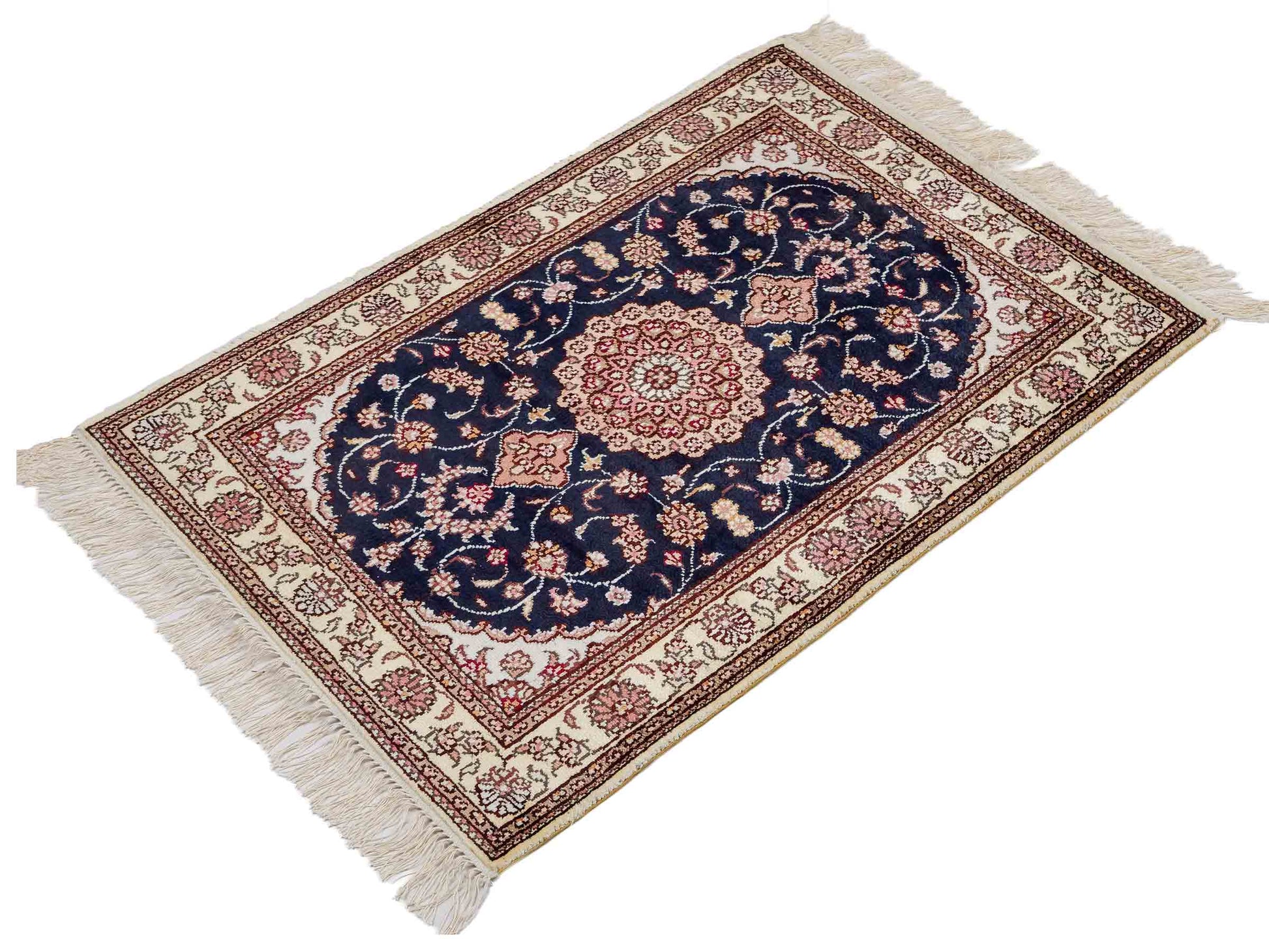 Feiner, handgeknüpfter, chinesischer Orientteppich mit Nain Design aus Kunstseide, blau, creme, weiß. 92x62 cm. Verkauf durch Jupiter Intl.