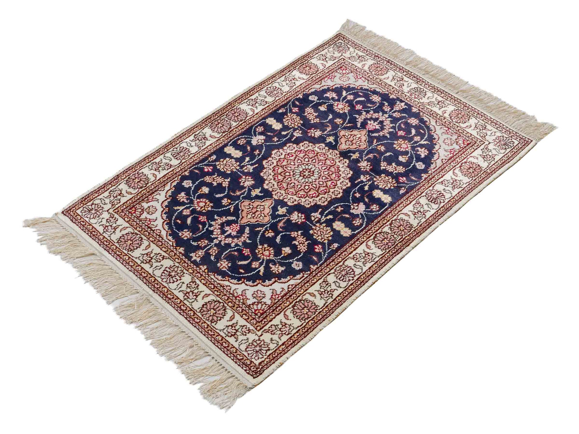 Feiner, handgeknüpfter, chinesischer Orientteppich mit Nain Design aus Kunstseide, blau, creme, weiß. 92x62 cm. Verkauf durch Jupiter Intl.