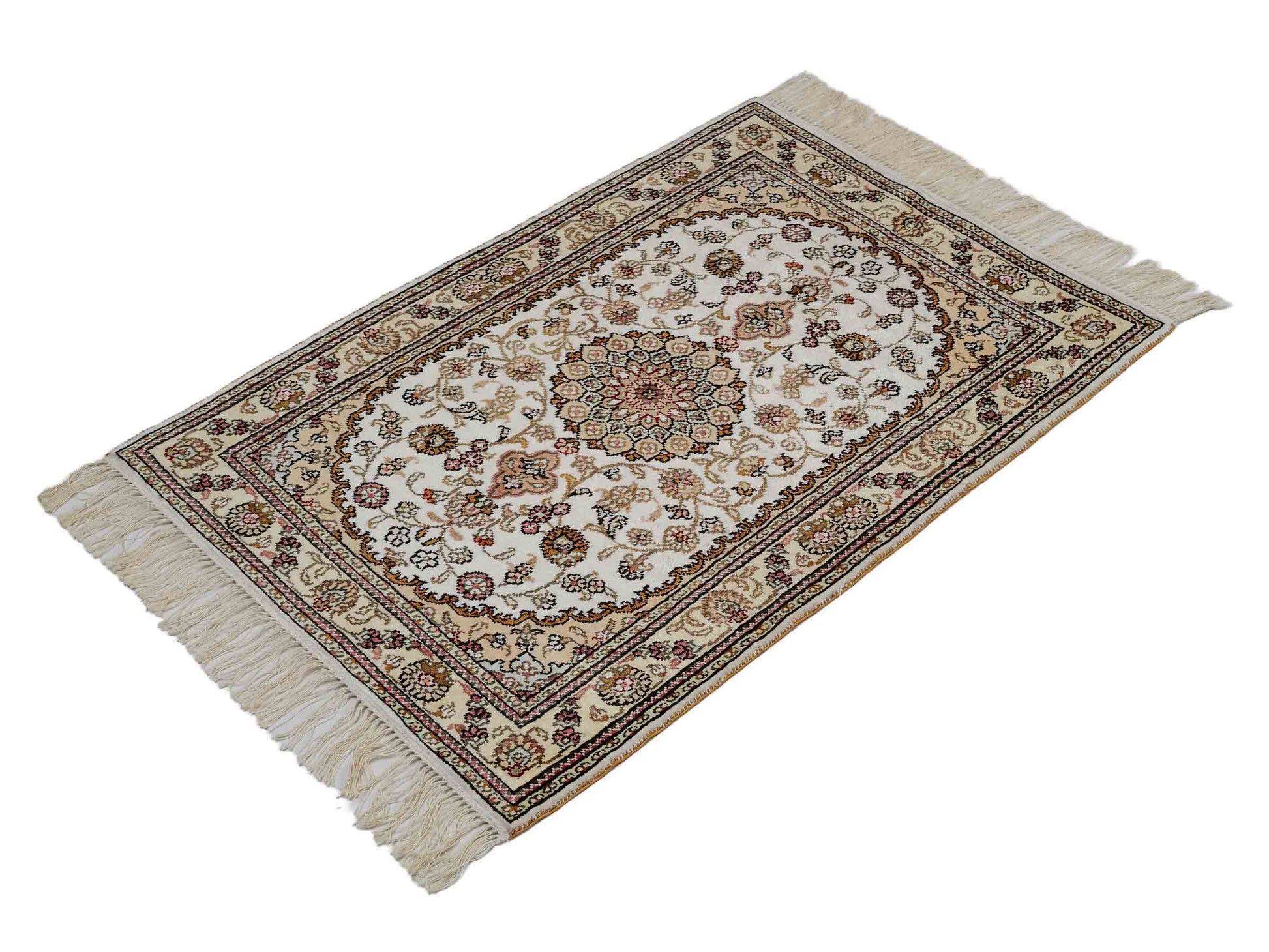Feiner, handgeknüpfter, chinesischer Orientteppich mit Nain Design aus Kunstseide, creme, weiß, gold. 93x63 cm. Verkauf durch Jupiter Intl.