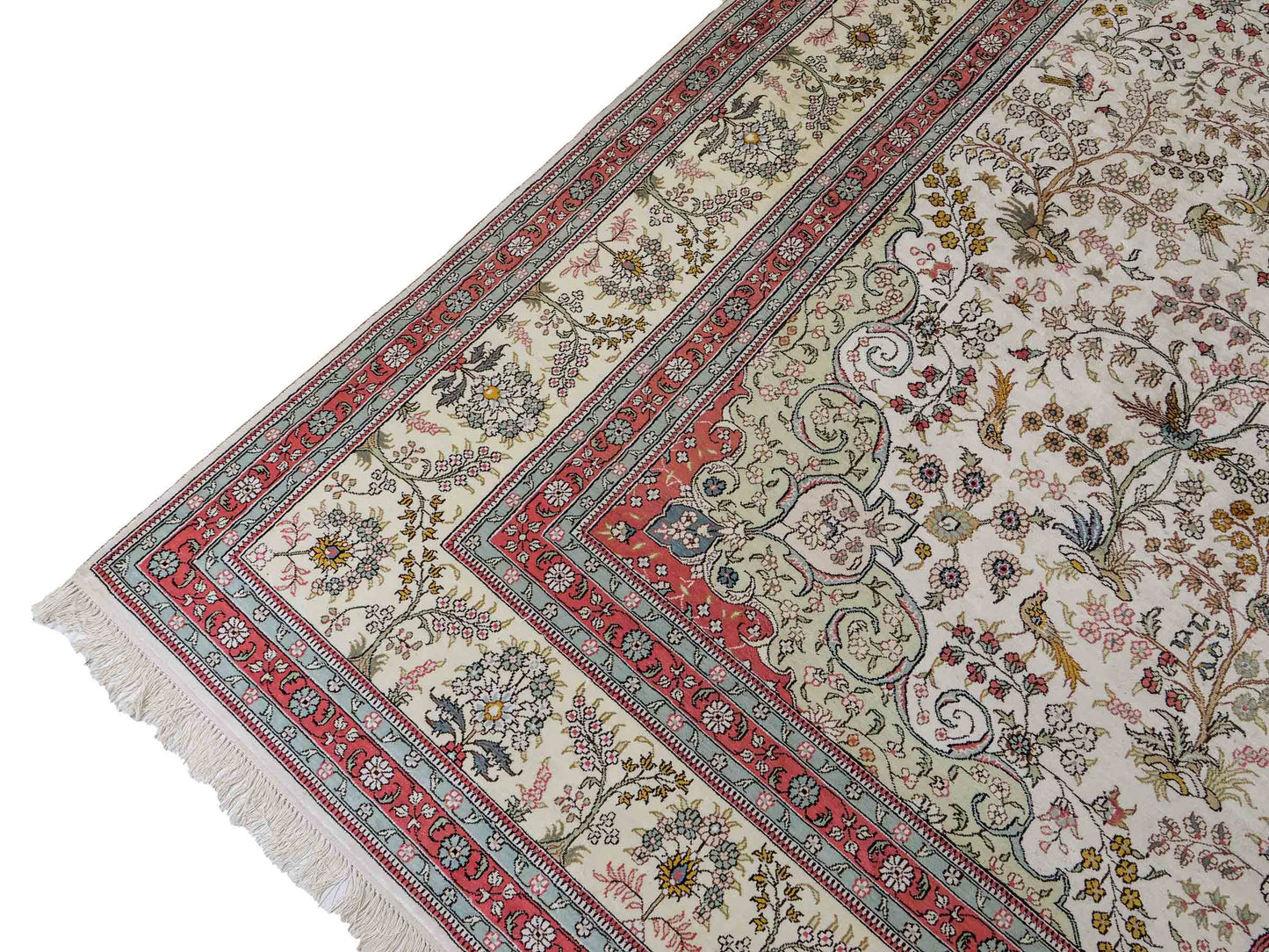 Feiner, handgeknüpfter, chinesischer Orientteppich mit Ghom Design aus Viskose, creme, weiß, rosa. 359x273 cm. Verkauf durch Jupiter Intl.