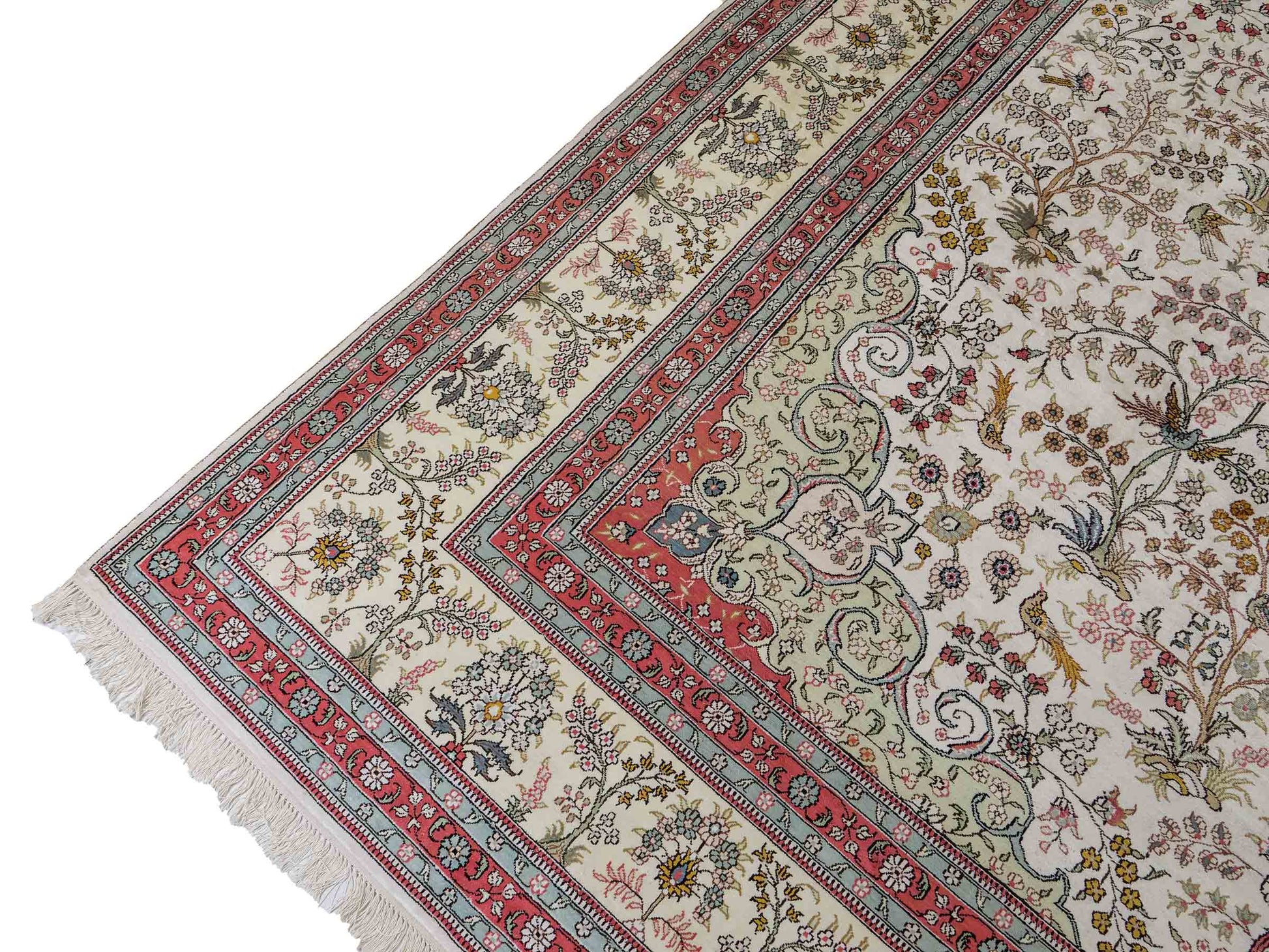 Feiner, handgeknüpfter, chinesischer Orientteppich mit Ghom Design aus Viskose, creme, weiß, rosa. 359x273 cm. Verkauf durch Jupiter Intl.
