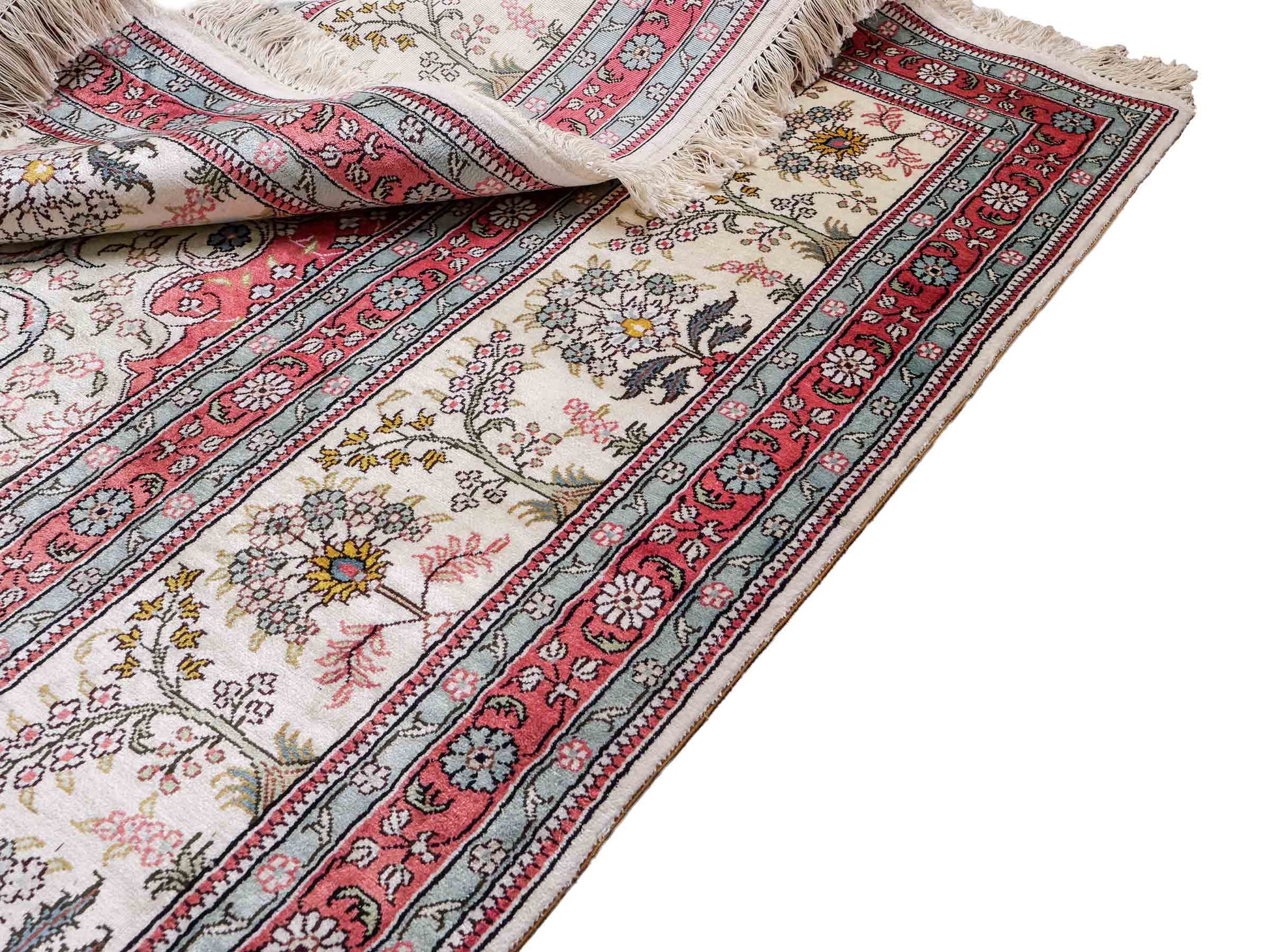 Feiner, handgeknüpfter, chinesischer Orientteppich mit Ghom Design aus Viskose, creme, weiß, rosa. 359x273 cm. Verkauf durch Jupiter Intl.