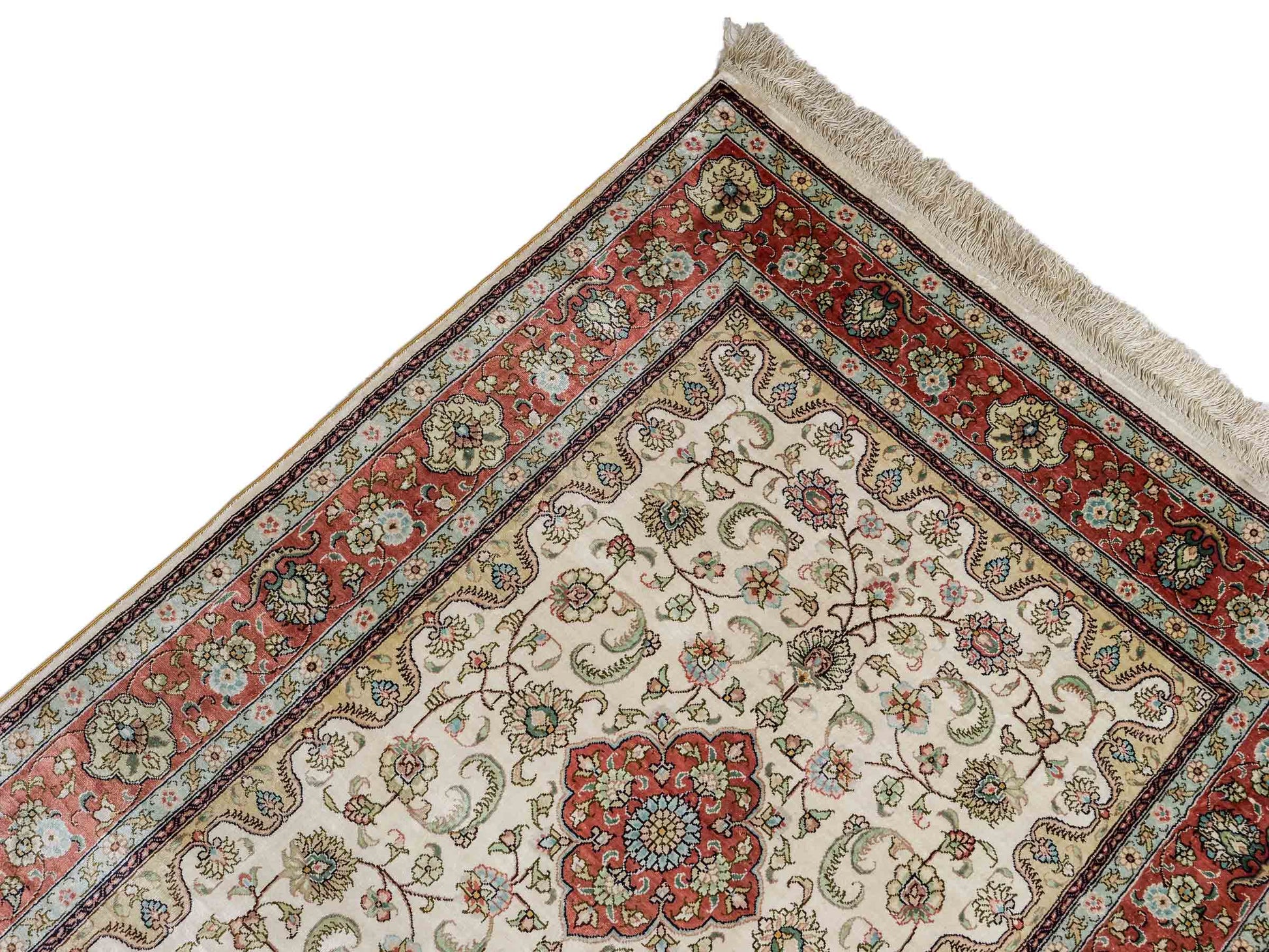 Sehr feiner, handgeknüpfter, chinesischer Orientteppich Läufer mit Hereke Design aus Viskose, creme, weiß, rosa. 309x78 cm. Verkauf durch Jupiter Intl.