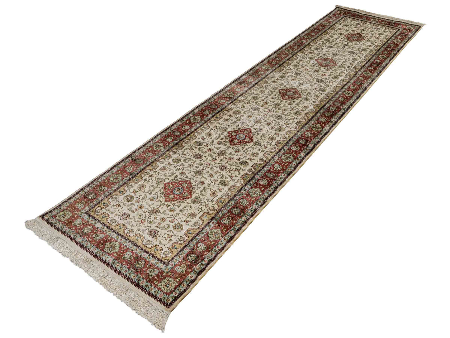 Sehr feiner, handgeknüpfter, chinesischer Orientteppich Läufer mit Hereke Design aus Viskose, creme, weiß, rosa. 309x78 cm. Verkauf durch Jupiter Intl.