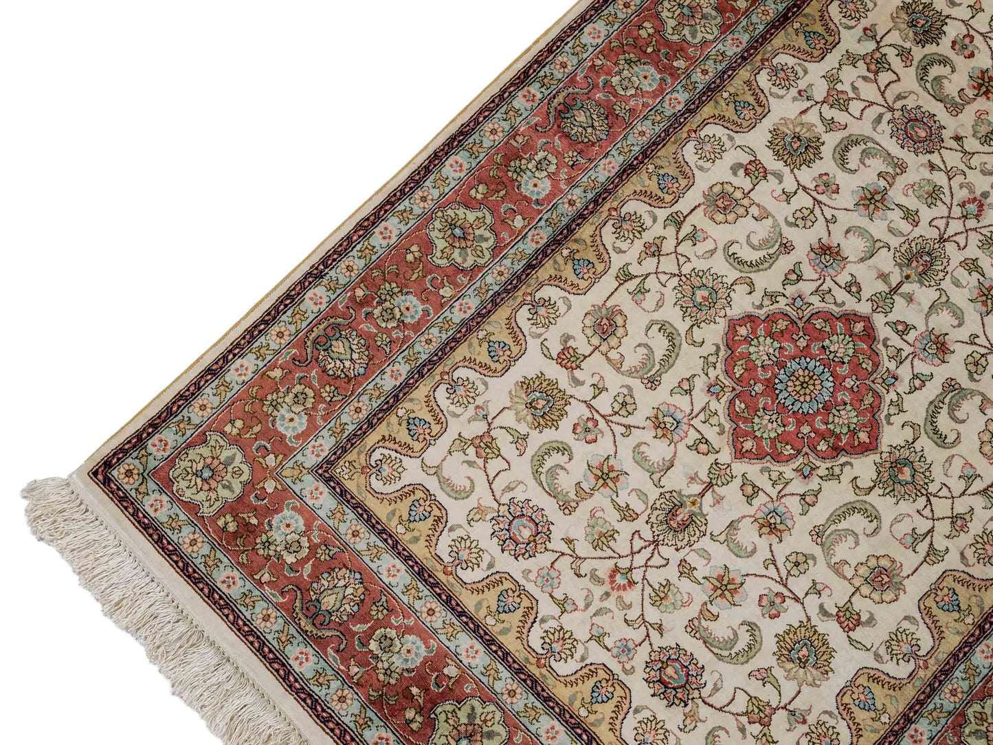 Sehr feiner, handgeknüpfter, chinesischer Orientteppich Läufer mit Hereke Design aus Viskose, creme, weiß, rosa. 309x78 cm. Verkauf durch Jupiter Intl.