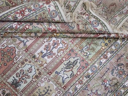 Sehr feiner, handgeknüpfter, chinesischer Orientteppich mit Hereke Design aus Viskose, creme, weiß, multicolor. 263x187 cm. Verkauf durch Jupiter Intl.