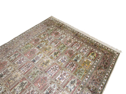 Sehr feiner, handgeknüpfter, chinesischer Orientteppich mit Hereke Design aus Viskose, creme, weiß, multicolor. 263x187 cm. Verkauf durch Jupiter Intl.
