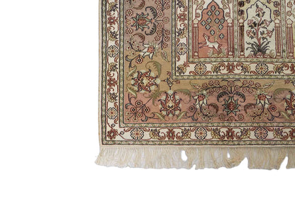 Sehr feiner, handgeknüpfter, chinesischer Orientteppich mit Hereke Design aus Viskose, creme, weiß, multicolor. 263x187 cm. Verkauf durch Jupiter Intl.