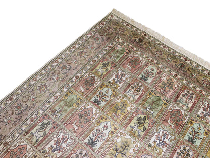 Sehr feiner, handgeknüpfter, chinesischer Orientteppich mit Hereke Design aus Viskose, creme, weiß, multicolor. 263x187 cm. Verkauf durch Jupiter Intl.