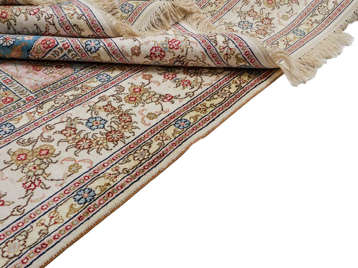Feiner, handgeknüpfter, chinesischer Orientteppich mit Hereke Design aus Viskose, creme, weiß, multicolor. 264x185 cm. Verkauf durch Jupiter Intl.