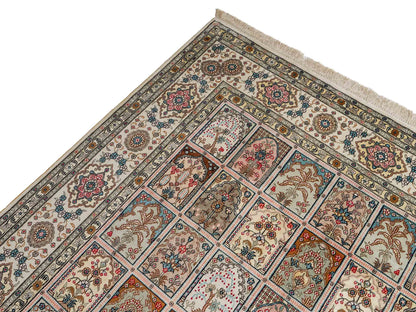 Feiner, handgeknüpfter, chinesischer Orientteppich mit Hereke Design aus Viskose, creme, weiß. 271x183 cm. Verkauf durch Jupiter Intl.